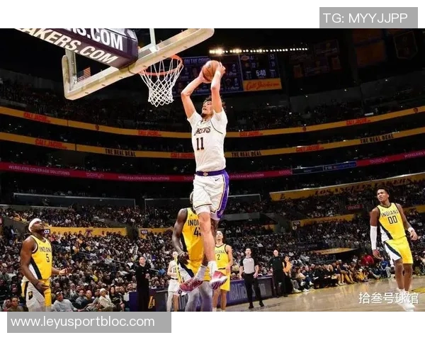 季前赛迎战湖人太阳队晒出布克马威帅气登机照引发关注 季前赛迎战湖人太阳队晒出布克马威帅气登机照引发关注