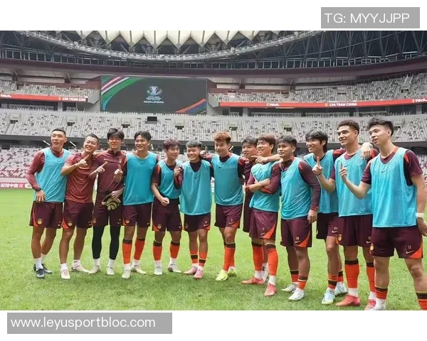 U22国足主帅安东尼奥亲临现场考察海牛与三镇的精彩对决 U22国足主帅安东尼奥亲临现场考察海牛与三镇的精彩对决