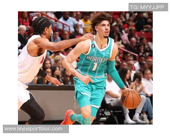 拉梅洛鲍尔半场表现平平10投5中贡献11分6助攻三分球命中率不佳