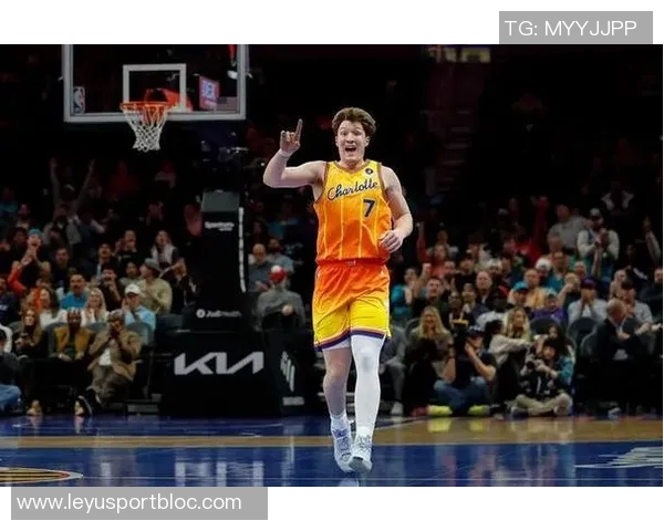 克尼佩尔下半场发力却三分失准11投5中仅得12分4篮板表现平平 克尼佩尔下半场发力却三分失准11投5中仅得12分4篮板表现平平