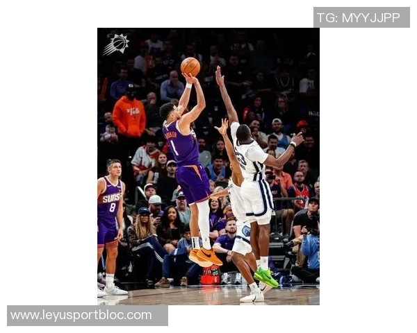 布克上半场表现出色17分钟内高效贡献13分5助攻2抢断助力球队攻防两端